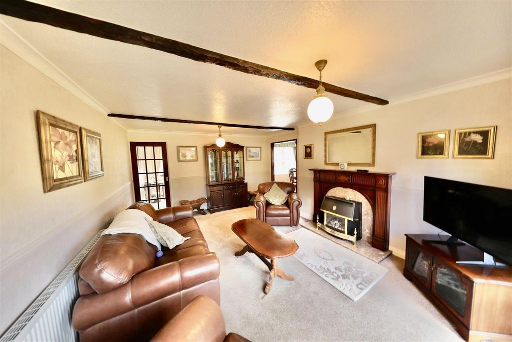 Property photo 2 of 22 Living Room