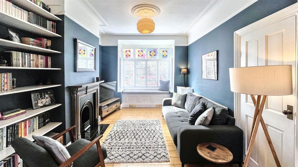 Property photo 2 of 25 Living Room