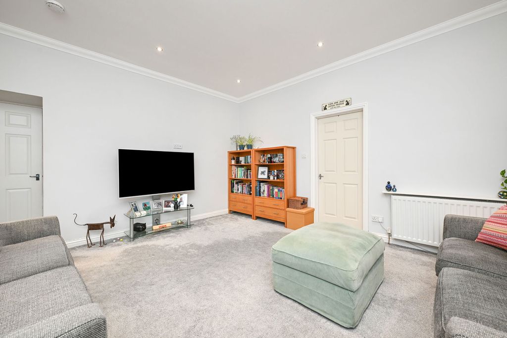 Property photo 3 of 25