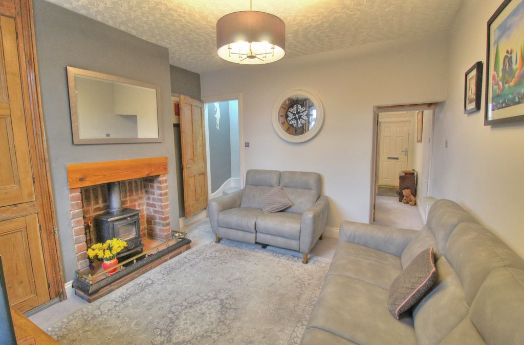 Property photo 3 of 20 Lounge