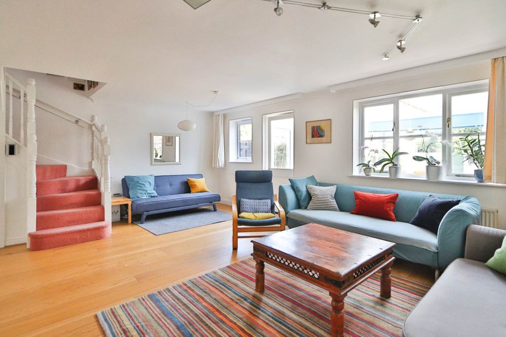 Property photo 2 of 21