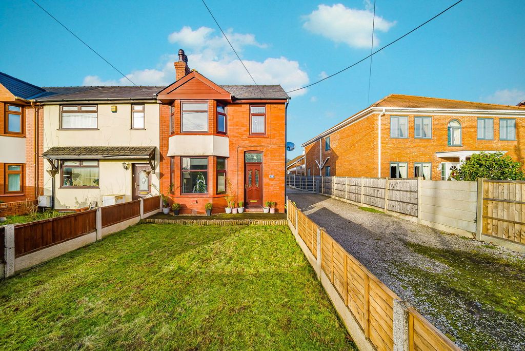 Property photo 1 of 32