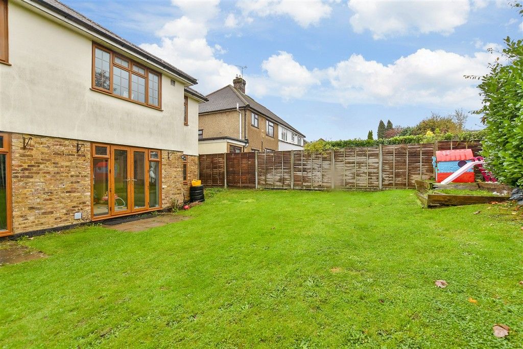 Property photo 2 of 13 Communal Gardens