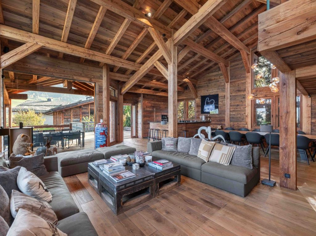 Property photo 1 of 12 Combloux Chalet For