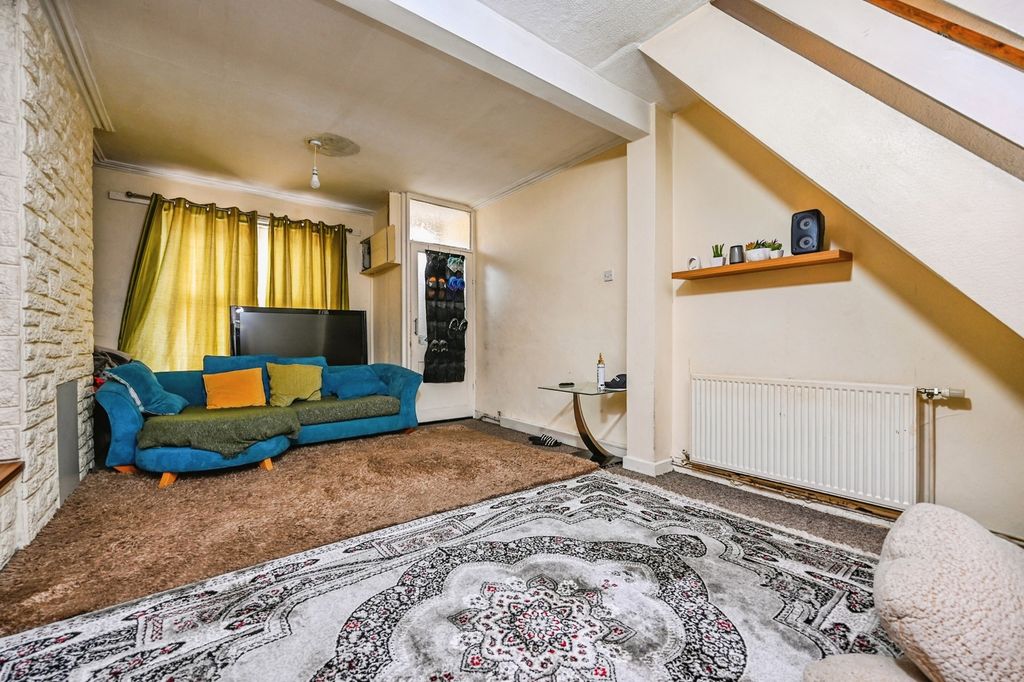 Property photo 2 of 17 Photo