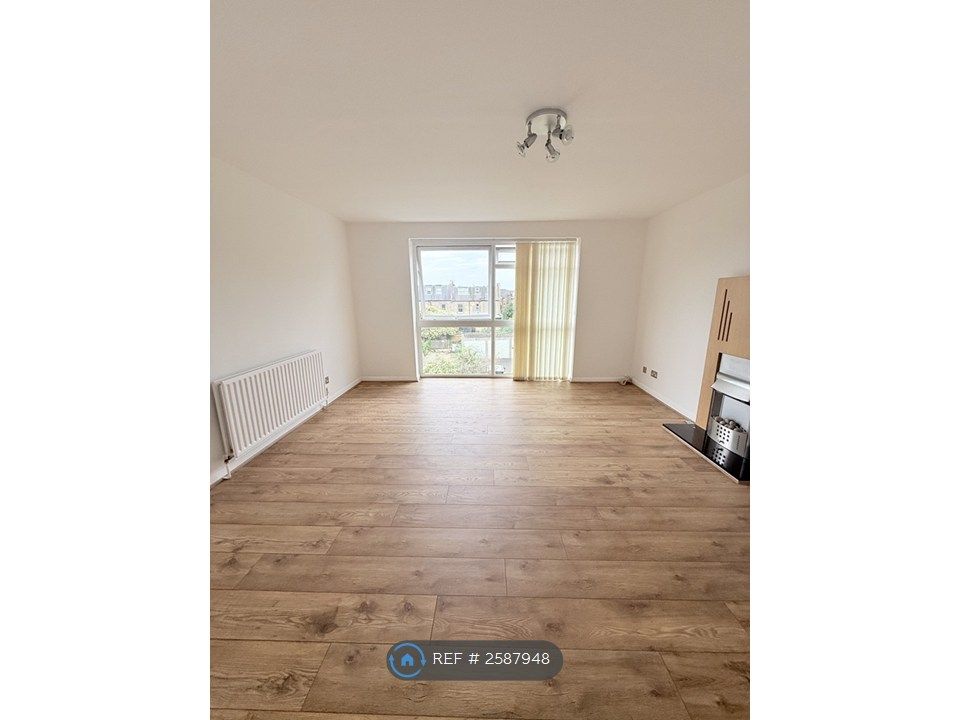 Property photo 1 of 18 Living Room