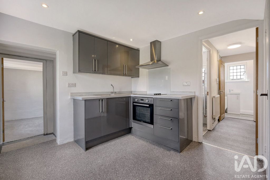 Property photo 3 of 23