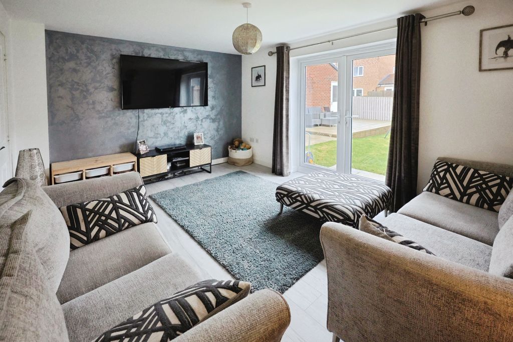 Property photo 2 of 16 Pbox-Img.Jpg