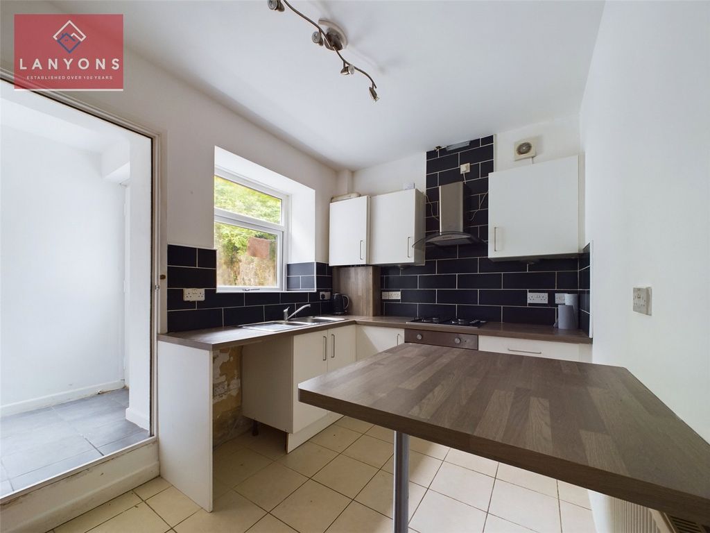 Property photo 3 of 10 Picture No. 04