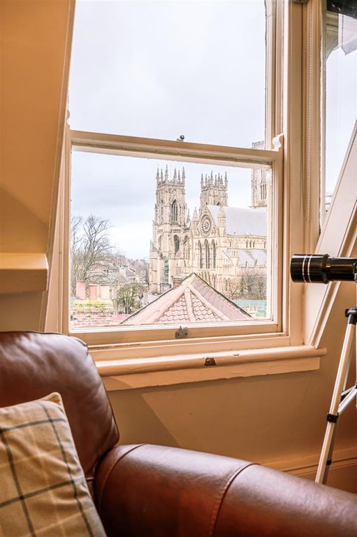 Property photo 3 of 21 Views