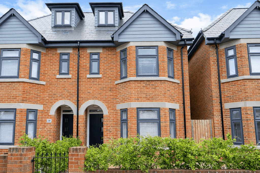Property photo 1 of 9 4 Bedroom Semi Detached For Sale With No Forward Chain