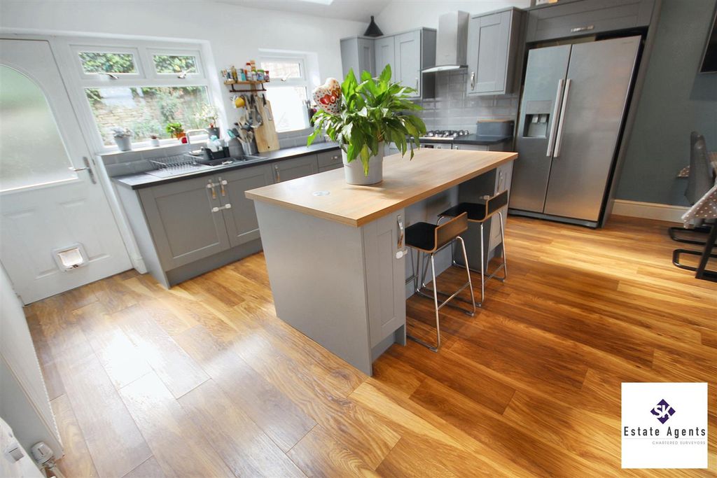Property photo 2 of 31 Kitchen Diner