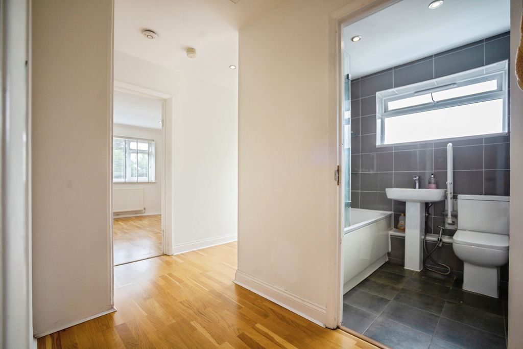 2 bed maisonette for saleMidhurst Hill, Bexleyheath DA6 photo 5