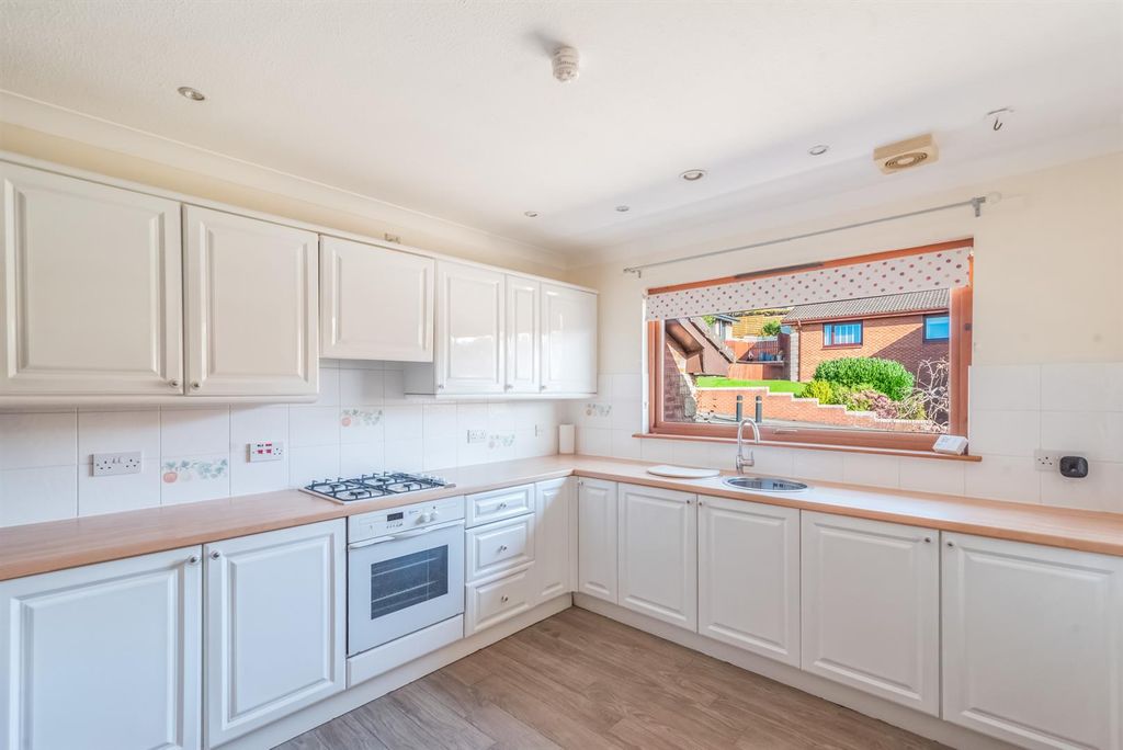 Property photo 2 of 35 Kitchen/Diner