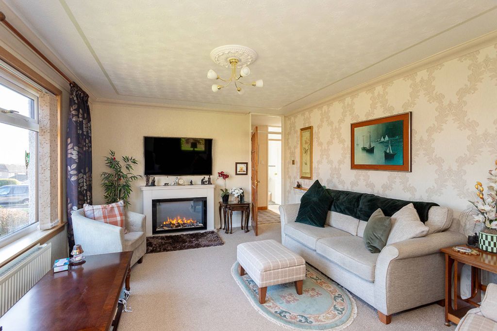 Property photo 3 of 25