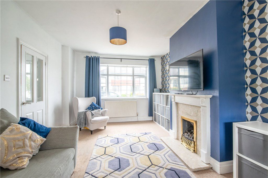 Property photo 2 of 18 Sitting Room