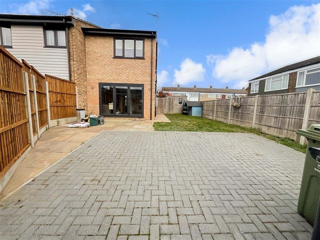 Property photo 1 of 9 Parking/ Garden