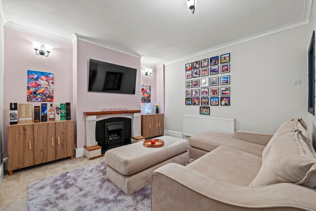 Property photo 3 of 25 Photo 3