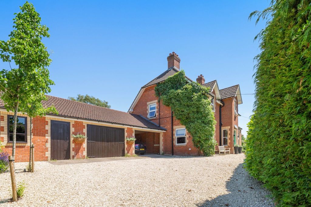 Property photo 1 of 30