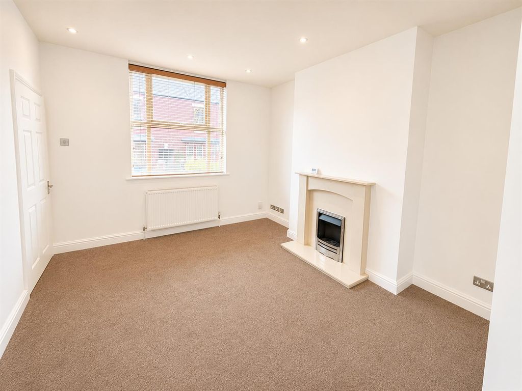 Property photo 1 of 15 Living Room