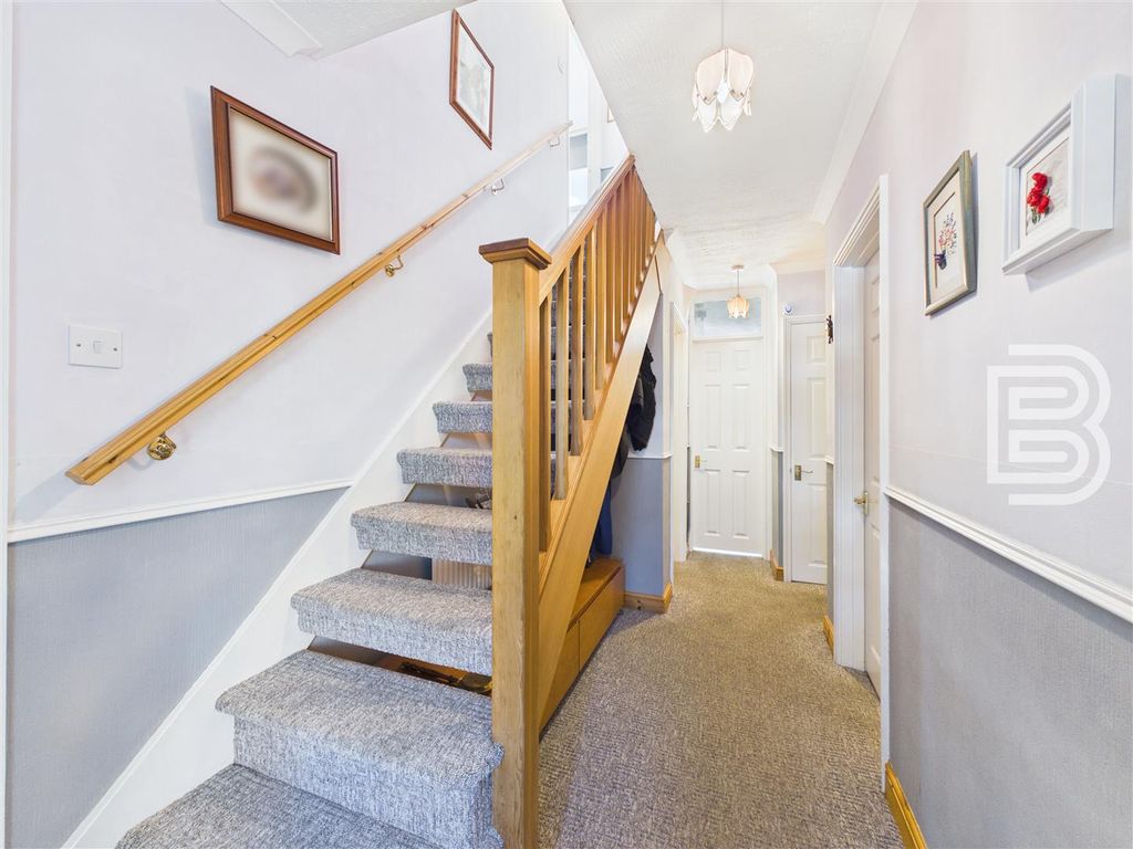 Property photo 3 of 14 Entrance Hall.Jpg
