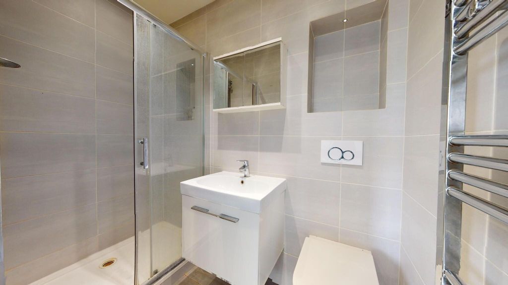 Property photo 3 of 11 Bathroom