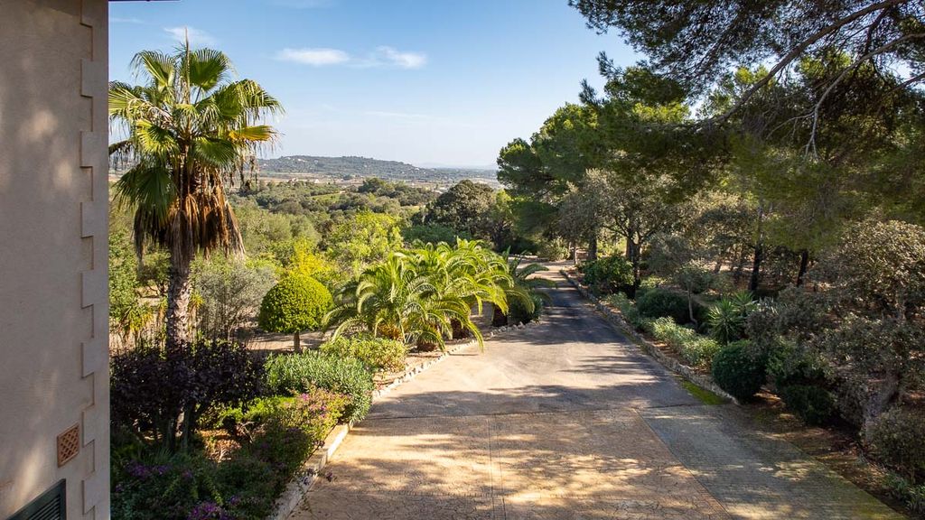 Property photo 3 of 19 74803 Small-10.Jpg