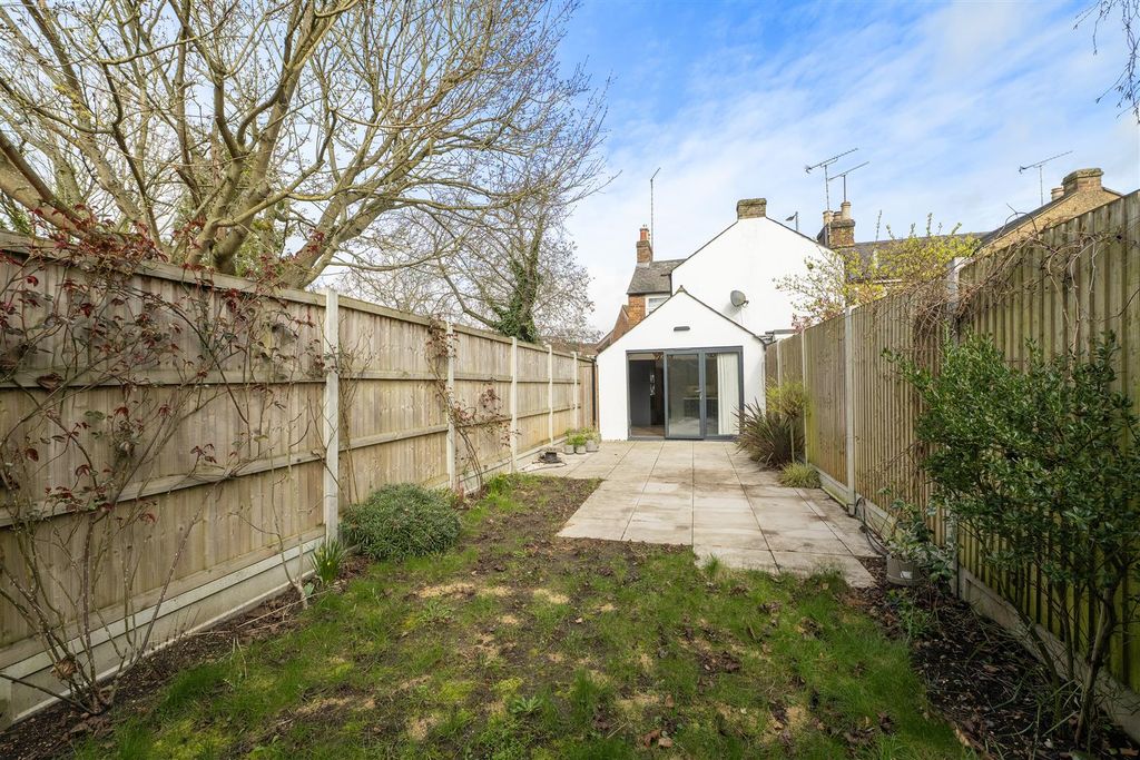 Property photo 3 of 12 Grove-Road-09.Jpg