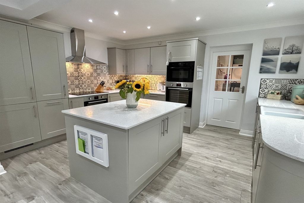 Property photo 3 of 22 Kitchen