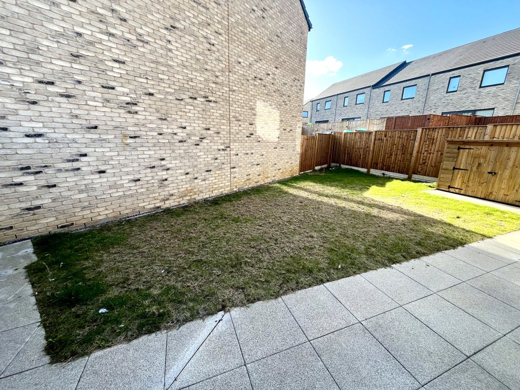 Property photo 3 of 17 Garden