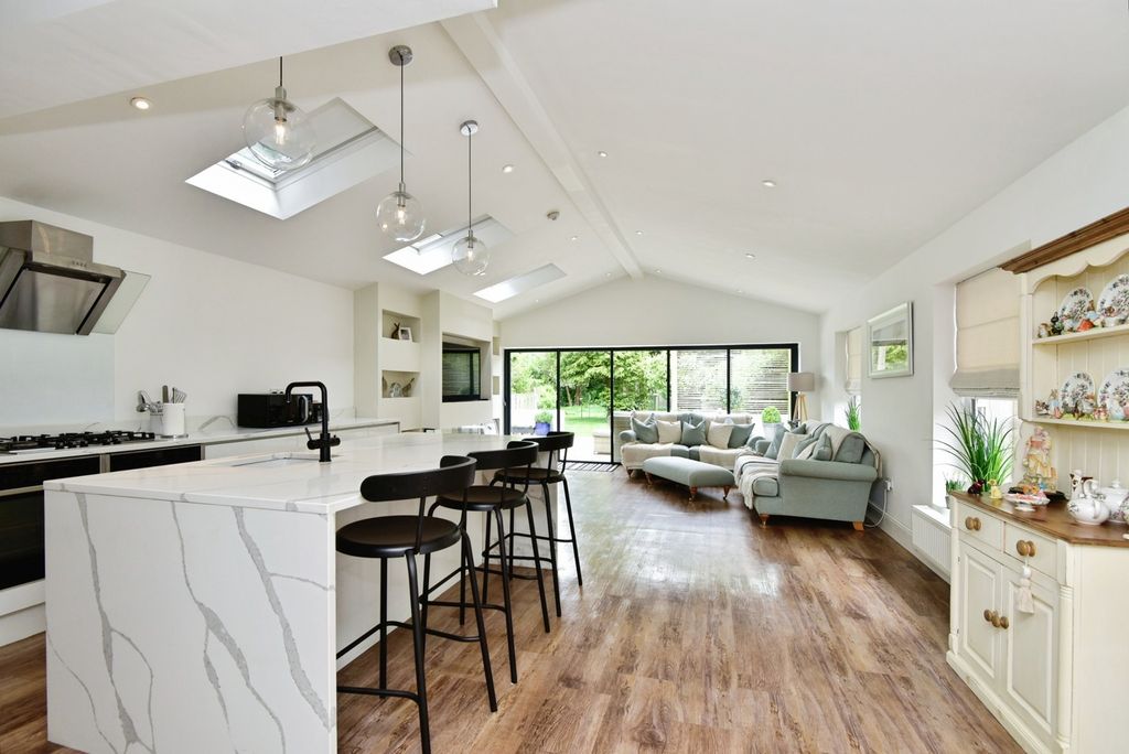 Property photo 3 of 38 Pbox-Img.Jpg