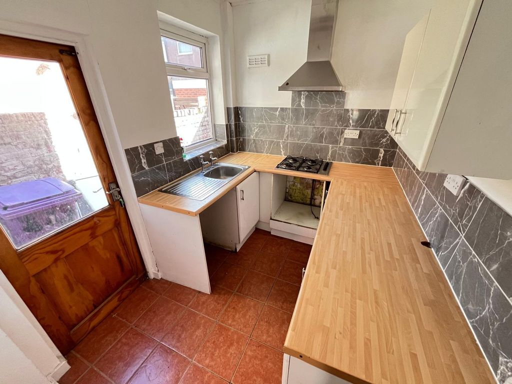 Property photo 3 of 8 Photo 4