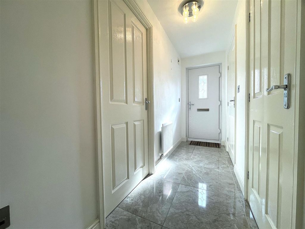 Property photo 2 of 17 Entrance Hallway