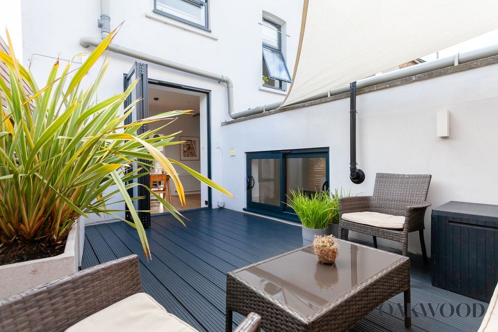 Property photo 2 of 36