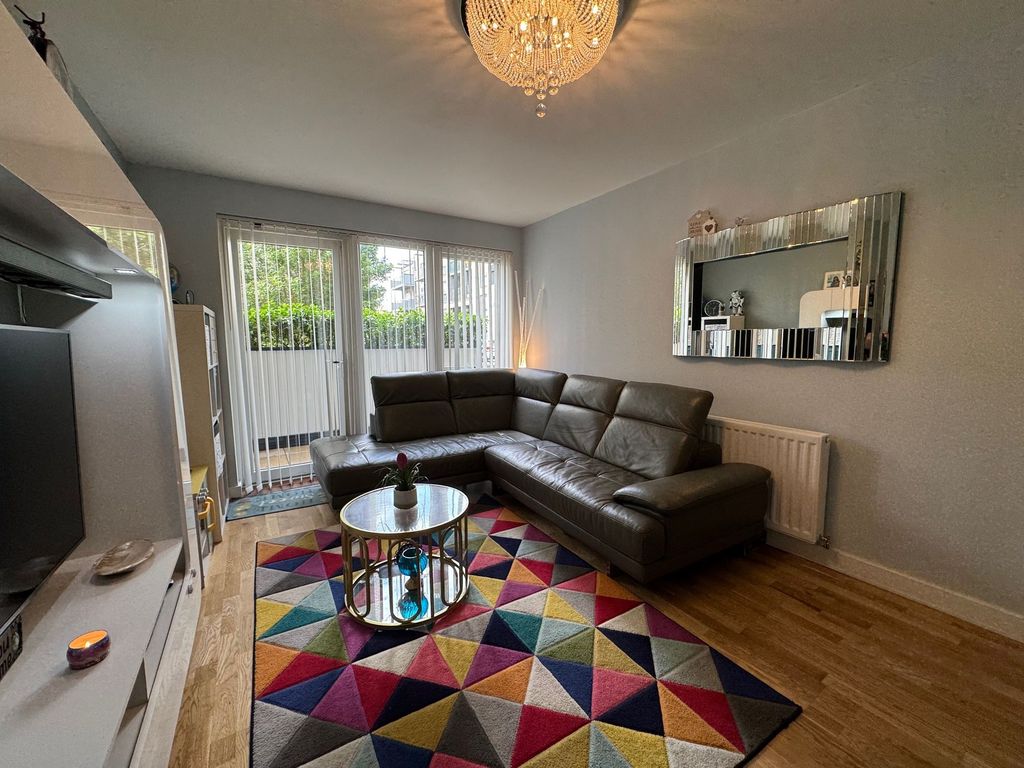 Property photo 1 of 13 Lounge