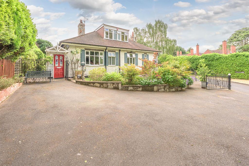 Property photo 1 of 32