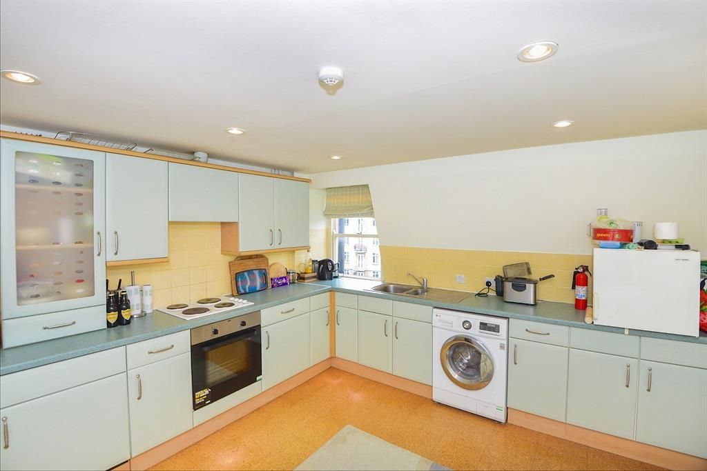 Property photo 3 of 6 Kitchen