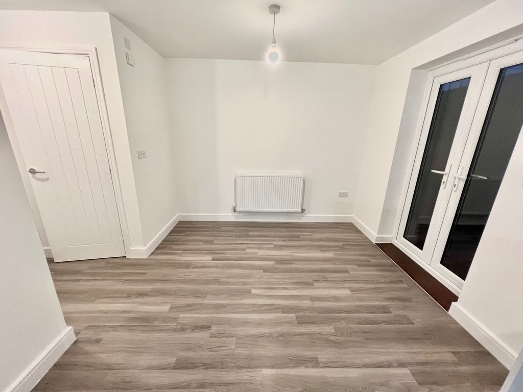 Property photo 3 of 10 Dining Room