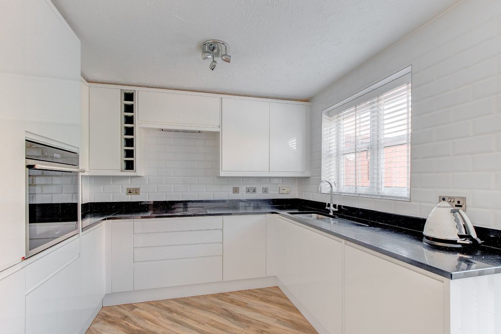 Property photo 3 of 15 Picture No. 11