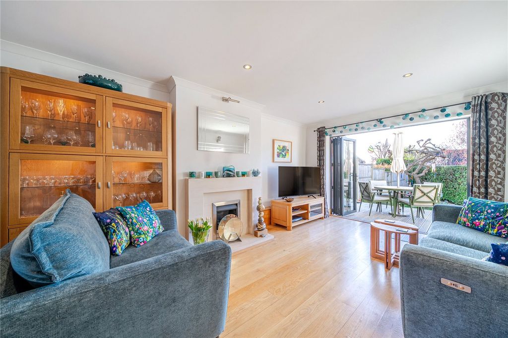 Property photo 3 of 14 Sitting Room