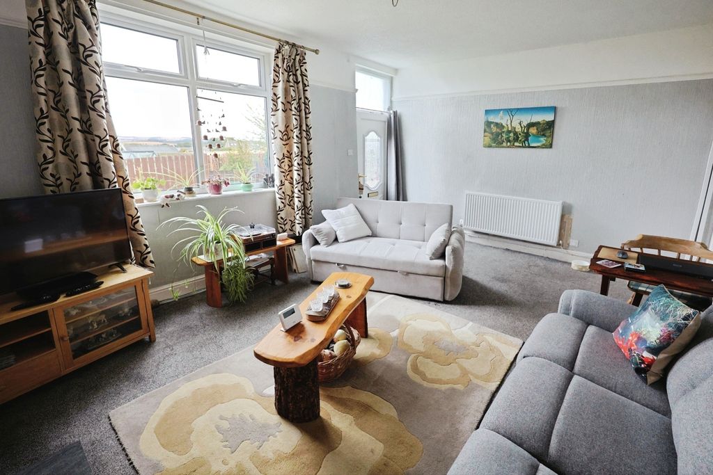 Property photo 3 of 11 Pbox-Img.Jpg