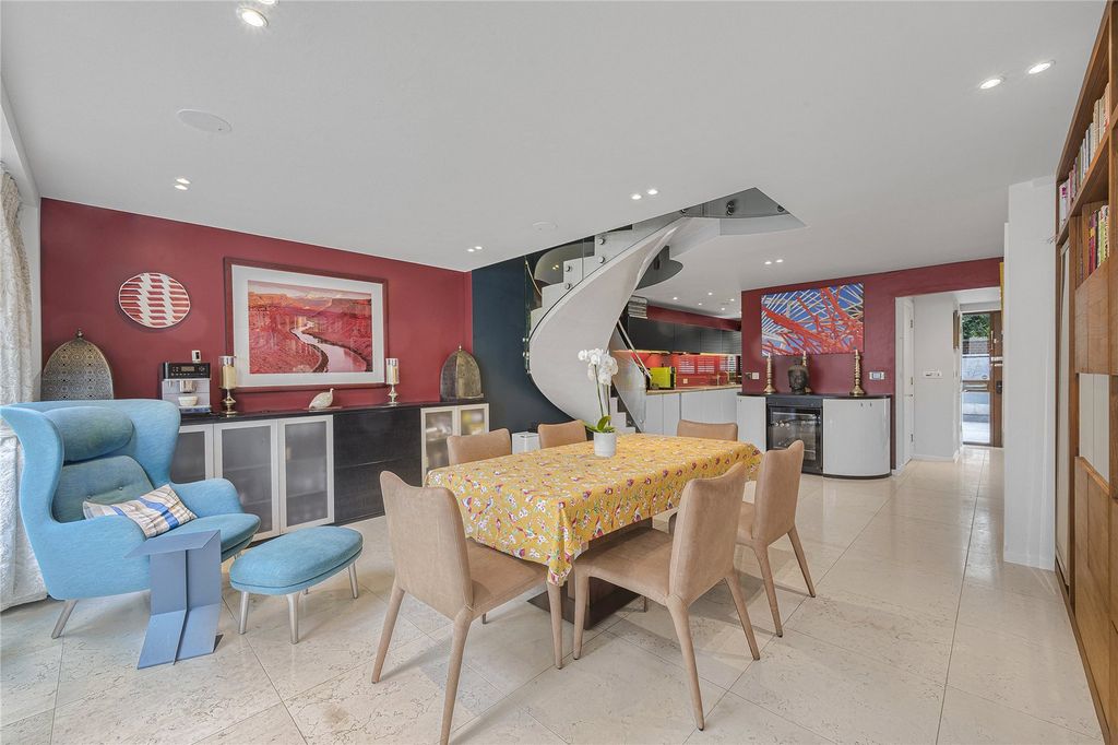 Property photo 2 of 15 Kitchen/ Dining