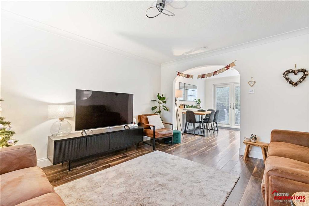 Property photo 3 of 26 Lounge (2)