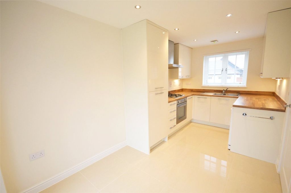 Property photo 3 of 8 Picture No. 18