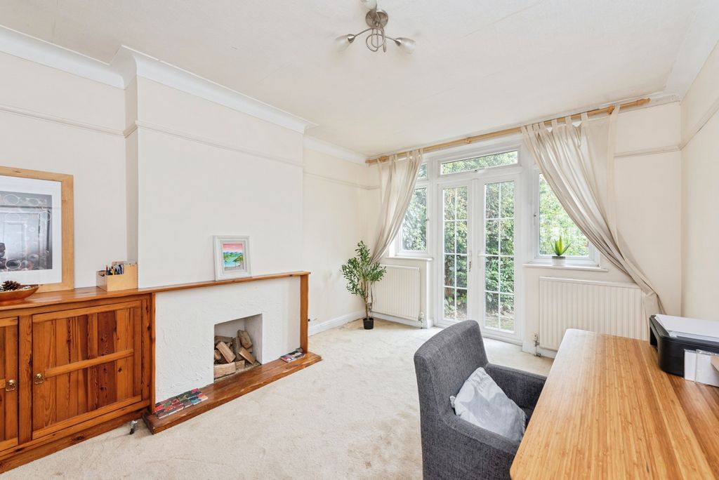 Property photo 3 of 17 Reception