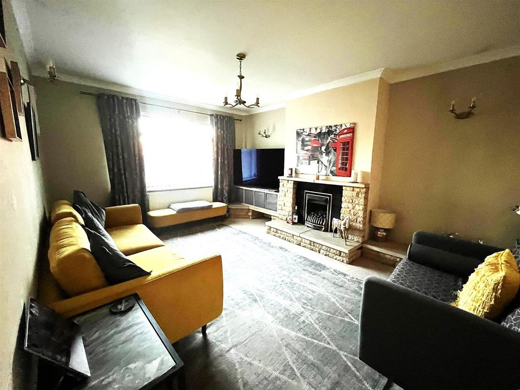 Property photo 2 of 11 Lounge.Jpeg