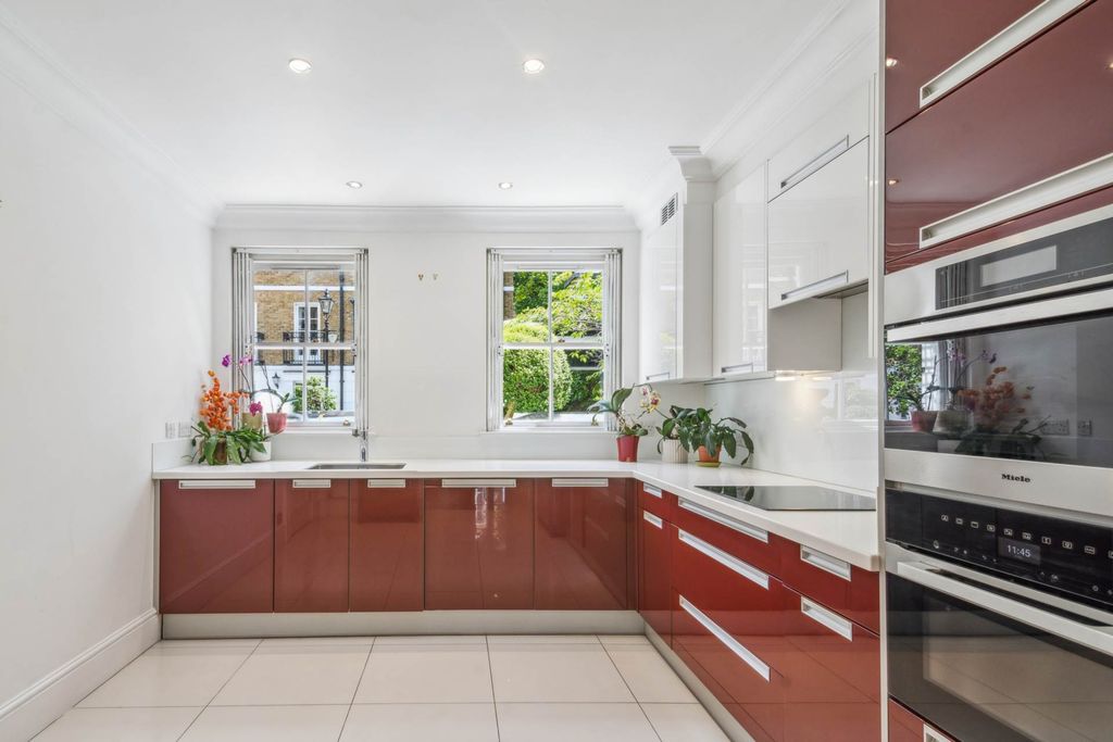 Property photo 2 of 22