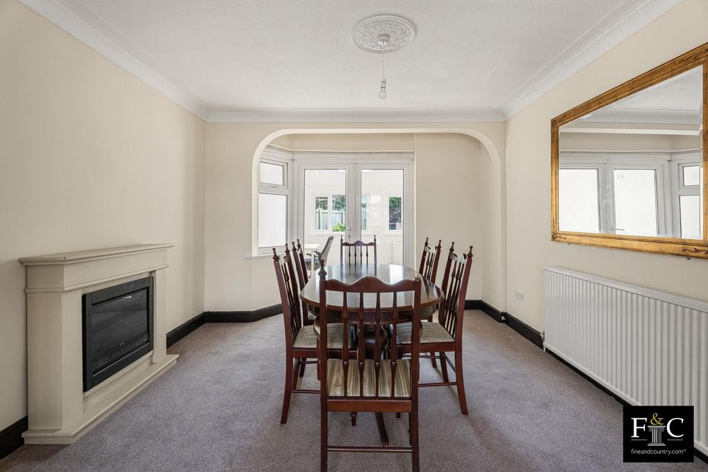 Property photo 3 of 28