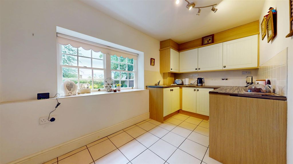 Property photo 3 of 19 Eccleston Hall Kitchen