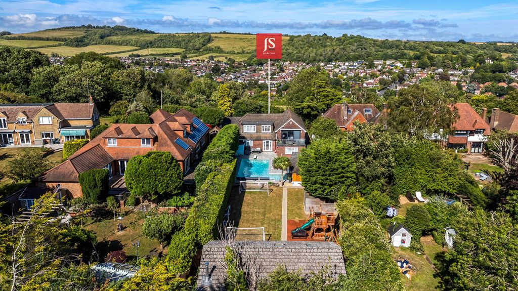 Property photo 2 of 38